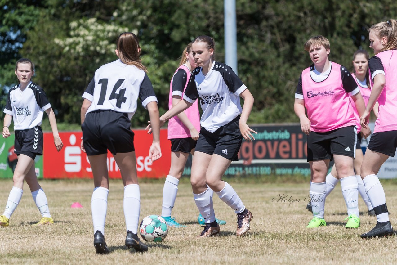 Bild 148 - wBJ TuRa Meldorf/Buesum - JFV Luebeck : Ergebnis: 1:0